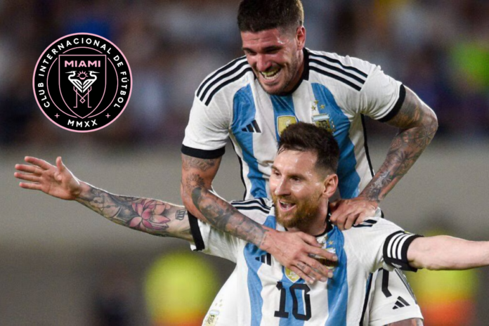 Rodrigo De Paul with Messi